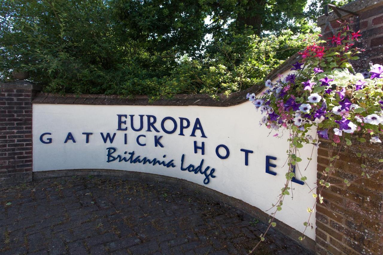 Europa Gatwick Hotel & Spa Crawley  Exterior photo